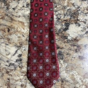 Elegant Red Patterned Men's Tie